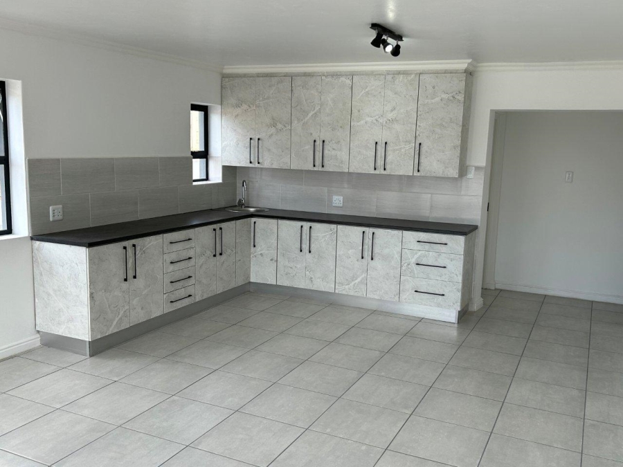 5 Bedroom Property for Sale in Wavecrest Eastern Cape